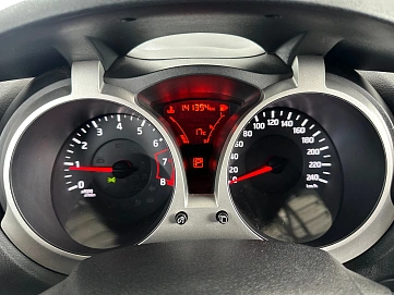 Nissan Juke, 2013г., передний привод, вариатор