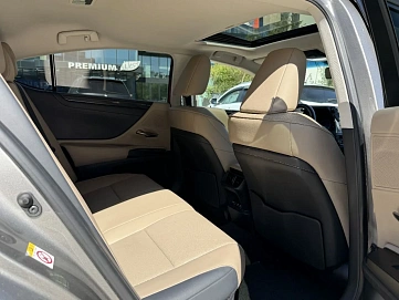 Lexus ES, 2019г., передний привод, вариатор