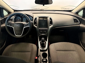 Opel Astra, 2012г., передний привод, механика