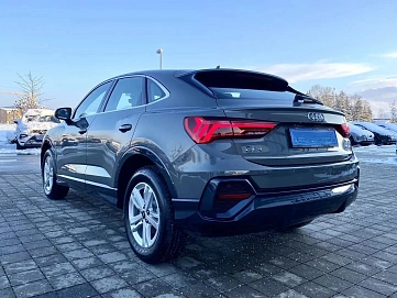 Audi Q3, 2022г., передний привод, робот