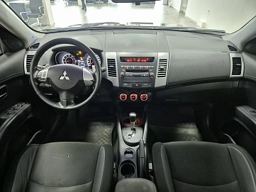Mitsubishi Outlander, 2010г., передний привод, вариатор