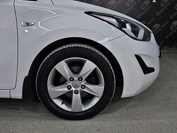 Hyundai Elantra, 2015г., передний привод, автомат