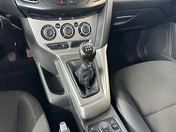 Ford Focus, 2011г., передний привод, механика