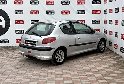 Peugeot 206, 2003г., передний привод, автомат