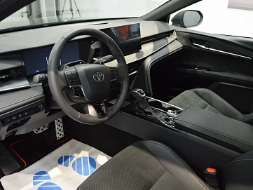 Toyota Camry, 2025г., передний привод, вариатор
