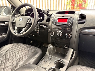 Kia Sorento, 2010г., передний привод, автомат