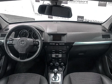 Opel Astra, 2011г., передний привод, робот