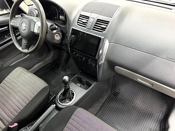 Suzuki SX4, 2011г., передний привод, механика