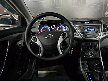 Hyundai Elantra, 2015г., передний привод, автомат