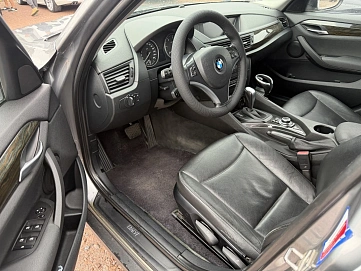 BMW X1, 2011г., передний привод, автомат