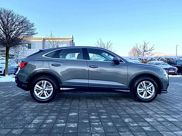 Audi Q3, 2022г., передний привод, робот