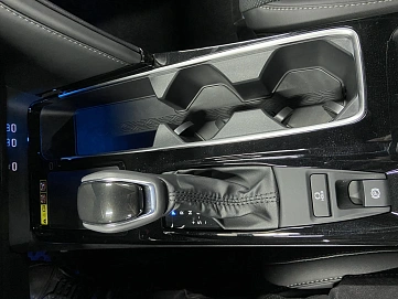 Toyota Camry, 2025г., передний привод, вариатор