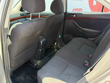 Toyota Avensis, 2005г., передний привод, автомат