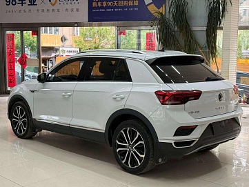 Volkswagen T-Roc, 2021г., полный привод, робот