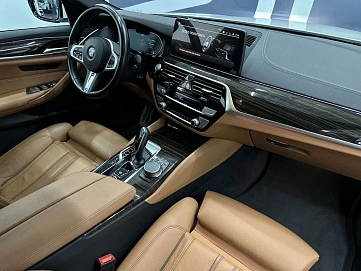 BMW 5 серии, 2021г., задний привод, автомат
