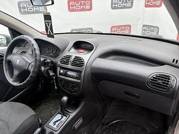 Peugeot 206, 2003г., передний привод, автомат