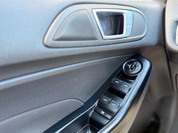 Ford Fiesta, 2015г., передний привод, робот