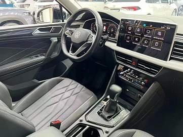 Volkswagen Tiguan, 2022г., передний привод, робот