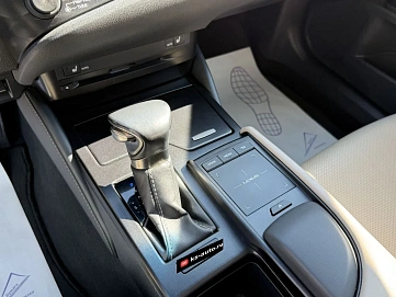 Lexus ES, 2019г., передний привод, вариатор