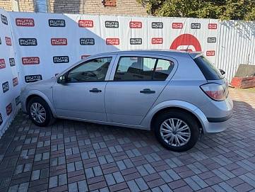 Opel Astra, 2006г., передний привод, механика