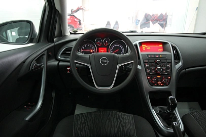 Opel Astra, 2012г., передний привод, механика