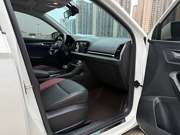 Skoda Karoq, 2021г., передний привод, автомат