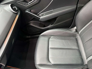 Audi Q2, 2023г., передний привод, робот