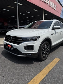 Volkswagen T-Roc, 2022г., передний привод, робот