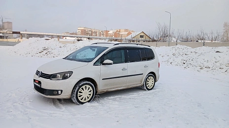 Volkswagen Touran, 2012г, передний привод, робот