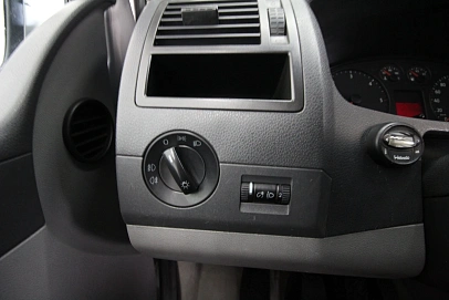 Volkswagen Caravelle, 2006г., передний привод, механика