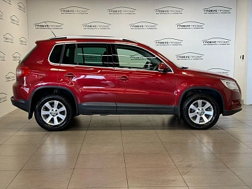 Volkswagen Tiguan, 2011г., полный привод, автомат