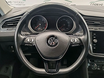 Volkswagen Tiguan, 2020г., передний привод, робот