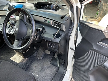 Honda Freed, 2012г., передний привод, вариатор