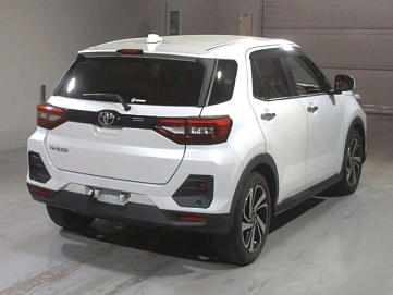 Toyota Raize, 2023г, передний привод, вариатор