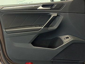 Volkswagen Tiguan, 2017г., полный привод, робот