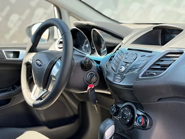 Ford Fiesta, 2015г., передний привод, робот