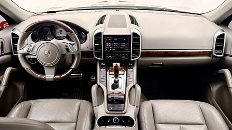 Porsche Cayenne, 2011г., передний привод, автомат