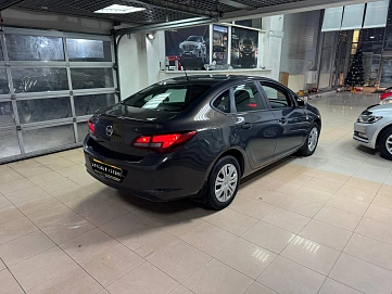 Opel Astra, 2013г., передний привод, механика