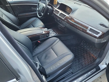 BMW 7 серии, 2004г., задний привод, автомат