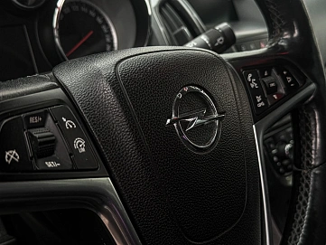 Opel Astra, 2012г., передний привод, механика