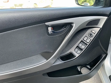 Hyundai Elantra, 2012г., передний привод, механика