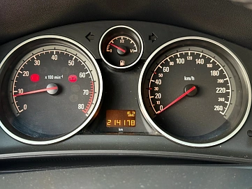 Opel Astra, 2013г., передний привод, механика