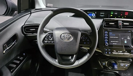 Toyota Prius, 2022г., полный привод, автомат