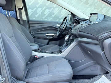 Ford Kuga, 2015г., передний привод, автомат