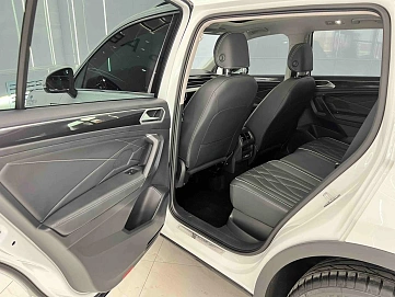 Volkswagen Tiguan, 2022г., передний привод, робот