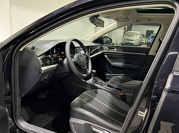 Volkswagen Lavida, 2022г., передний привод, робот