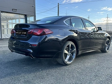 Infiniti Q70, 2015г., полный привод, автомат