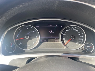Volkswagen Touareg, 2016г., полный привод, автомат