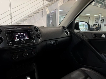 Volkswagen Tiguan, 2012г., передний привод, автомат