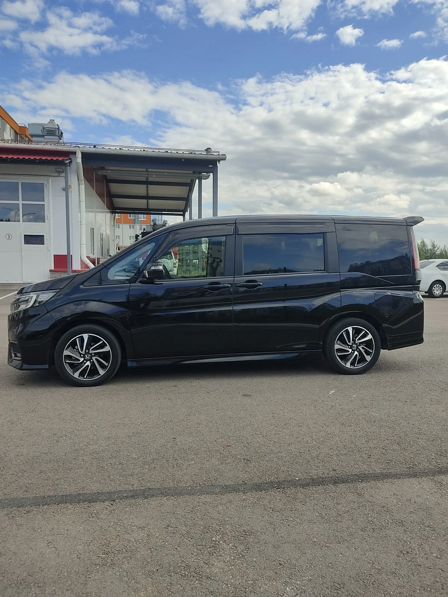 Honda Stepwgn, 2021г., передний привод, вариатор